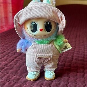 White shoes only!!! For labubu or lafufu